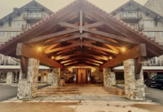 Top FLR Luxe Studio Suite•Best River View•Fireplace•Executive Desk•Near Elevator