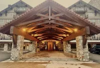 Lodge Magical River Views, Pool, Hottub, Fireplace, 5th FLR, Kitchen