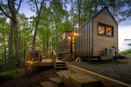 Luxury Tiny Home in Deep Gap with Hot Tub and Fireplace