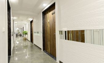 Hotel Avalon Palms Agra