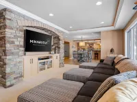 Maple Lake Chalet Hotels in Wright County