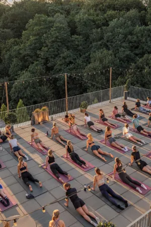 De Hoorn Отели рядом с достопримечательностью «University Library & Bell Tower»