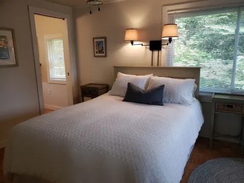 Gorgeous Views of Harbor Entrance! Walk to Town, East Side Location. Hotels in Boothbay Harbor