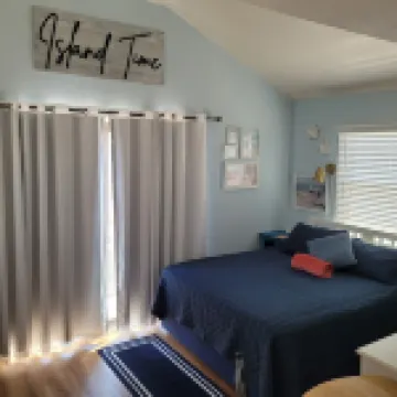 Island Time is an enchanting oceanfront cottage perfect for couples