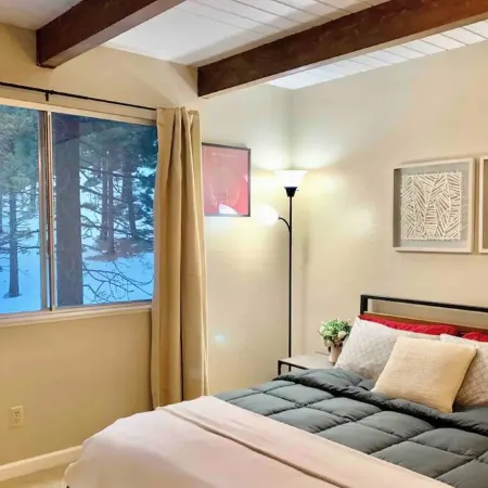 Cozy Home at Heavenly Ski Resort + 5 min to CasinosPrivate Hot Tub/Pet Friendly