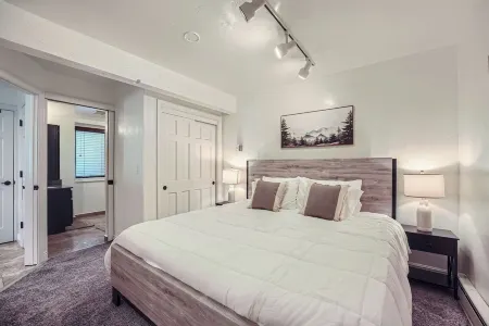 Mountain Condo - 9 min to Vail/BC Отели в г. Игл-Вейл