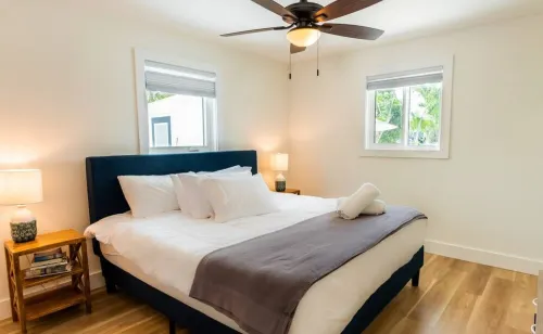 Charming 3-Bedroom House in Hickory Bay- on Water-North Naples- Bonita Springs-