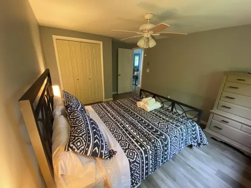 Cozy 4-bedroom chalet in the Hideout with WiFi, AC