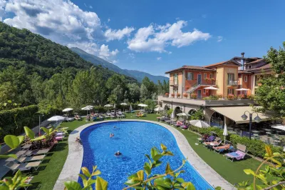 Aquazzurra Resort & Aparthotel فنادق في Cannobio