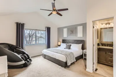 Spacious Home Near Tennyson & Olde Towne - Sauna + Massage Chair + WiFi