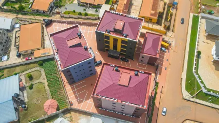 Gyamfuaa Court Apartment Отели рядом с достопримечательностью «Парк Ратрей»