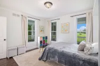 NEW Charming & Spacious Farmhouse Retreat in Grass Lake, MI