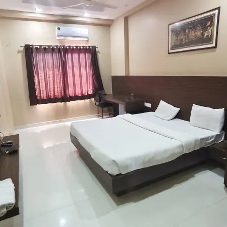 Kanha Hotel & Resort