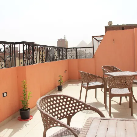 Pyramids Road Guest House Отели рядом с достопримечательностью «Гиза»