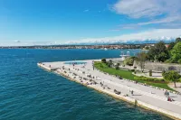 Mona Lisa's View in Zadar Old Town - pantai