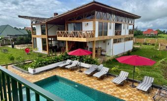 Moyoni Africa Lodge & Tours