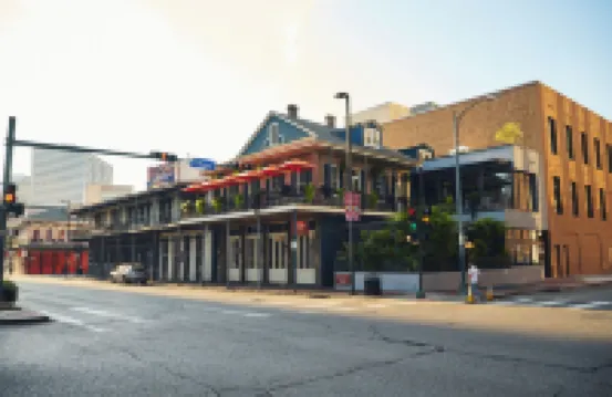 銅藤酒吧及旅館