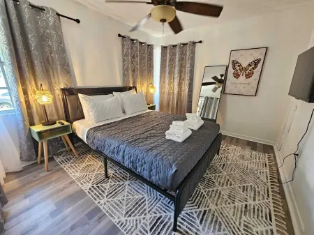 Charming Home Foodie Lovers walk to Mills50 - sleeps 10 Отели рядом с достопримечательностью «Bridal Gown Studio Orlando»