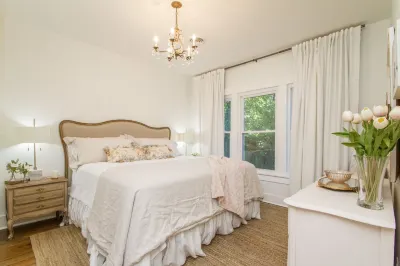 Beautifully renovated cottage in historic downtown & near colleges Các khách sạn gần Conway Dinner Theater