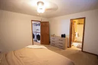 Updated 3-bedroom 2.5-Bathroom townhome with AC and WiFi in Evansville