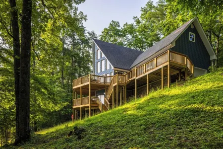 Lake House Near Lookout Mt,  Theater, Gym & Arcade Отели в г. Трентон