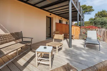 Le Domaine de la Mer - Appartements de Plage Dans un Cadre Enchanteur Отели рядом с достопримечательностью «Le port de l'ile de Porquerolles»