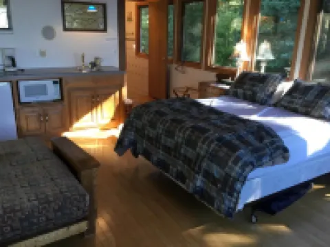 8 Miles Of Sand Beach To Explore ~ Outstanding Sunset Views Over The Lake!