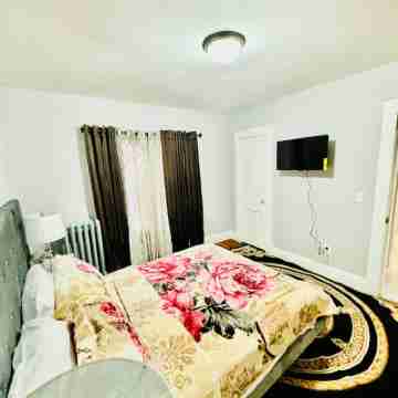 Newly Beautiful  renovated first floor apartment getaway Rooms