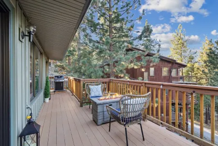 "Modern" Zephyr, 3 mins to beach, 7 mins to Heavenly, Casinos