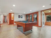 LakeMonona Waterfront + PrivateDock + FencedYard + HotTub + GameRoom + Evcharger Hotels in Monona