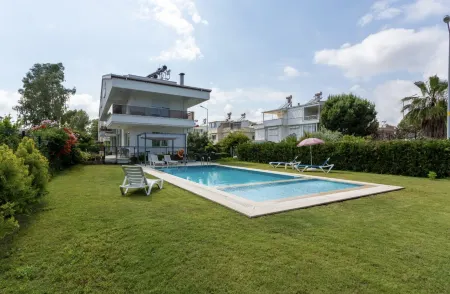 VILLA OLINDA 4 BED with huge garden