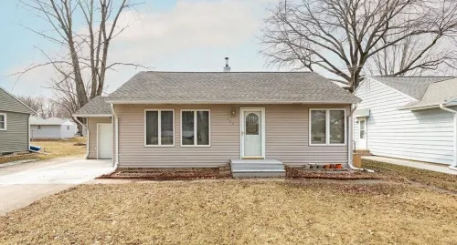 Waverly 3 Bed 2 Bath Home Hotels in Waverly