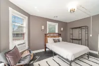 Gettysburg Home sleeps 10 with parking and Game Room.  Just off the square.