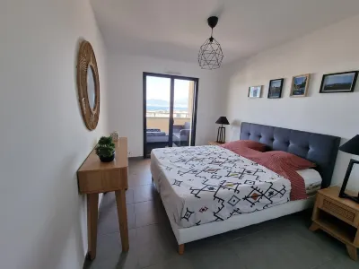 Superb T2 apartment with a beautiful view of the sea and the Bloody Islands