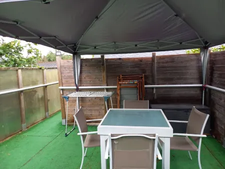 Furnished cottage "les Azalés" Отели в г. Плоэрмель