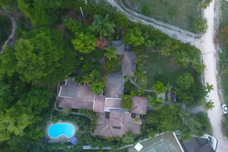 Hermosa villa proximo Playa Caleton. Rio San Juan.