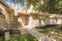 4bd/4bath w/ Community Pool & Beach Volleyball - 6mins to Kyle Field