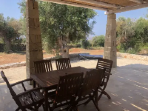 SAN GREGORIO VILLA WITH SECULAR OLIVE GROVE, GARDEN AND PORCH Hotels in Patu