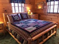Beautiful Adirondack Lodge just 15 Minutes from Gore Mt ski area & Lake George