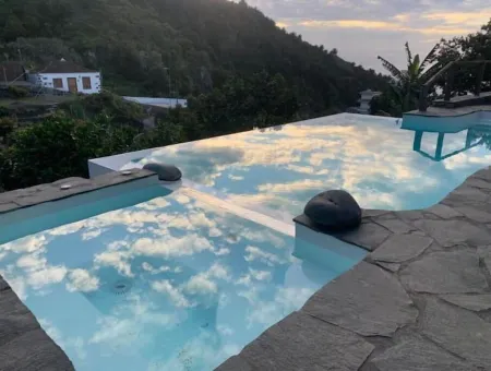 Refurbished Villa Home in gorgeous natural setting Отели в г. Икод-де-лос-Винос