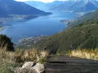 Beautiful view of the lake and mountains, free WiFi, calm.