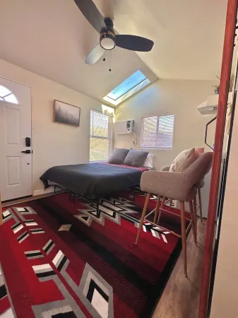 Cozy and Quiet Tiny House Cottage with Skylight 2 Minutes from Main Street