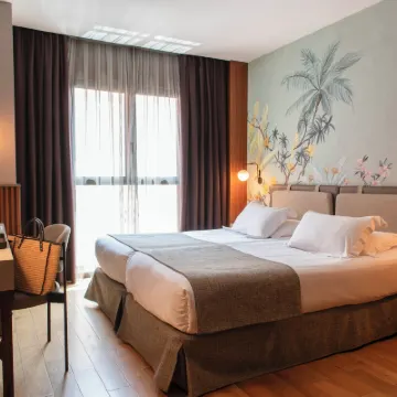 Hotel Villa Emilia Hotels near Rocafort Metro Station
