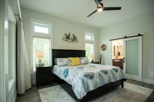 Modern Soundfront Studio, Pier access, Sunsets, Fishing, Watersports, Beach