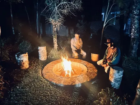 CHALET BORDEAUX Отели рядом с достопримечательностью «Escola Mineira de Falcoaria»