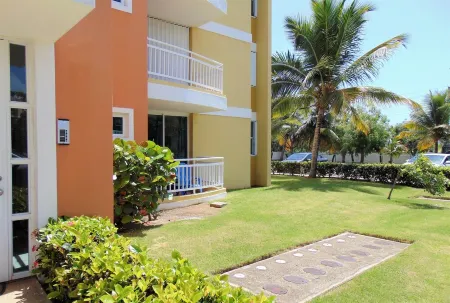Lovely Garden Beachfront Villa near of San Juan