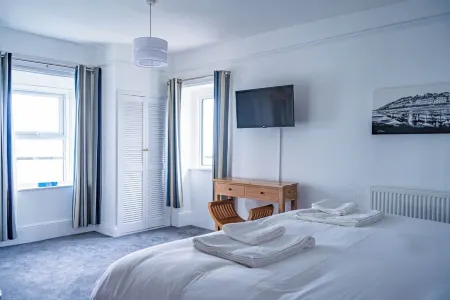 Breathtaking 180° Ocean Views