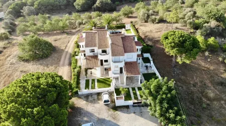 2 bed room apartment with direct Pool access and terrace Отели рядом с достопримечательностью «Пляж Фалезия»