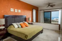 Luxury Staffed Pedregal Villa, 4th Night Free, Downtown Cabo!