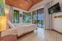 Pacifica- Spectacular Views, On-site Staff, Gated Community-Paved Road Access Hotels in Savegre